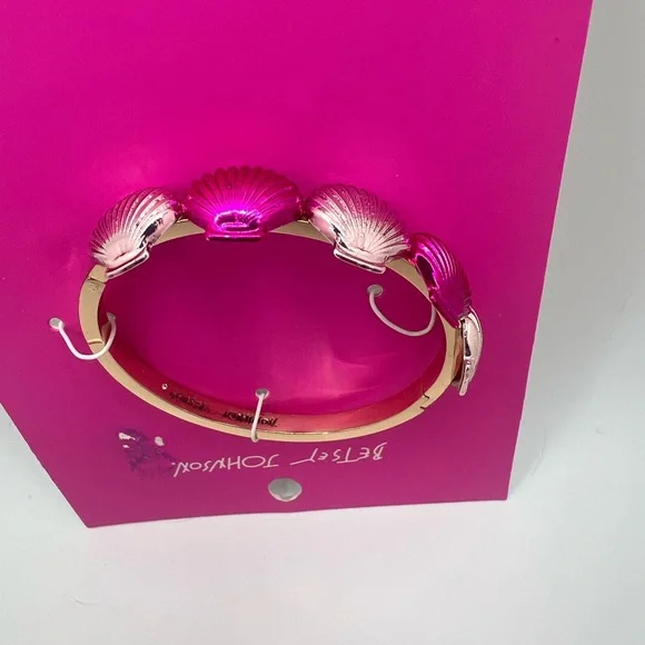 NWT Betsey Johnson Pink Metallic Seashell Bangle Bracelet - Picture 4 of 8
